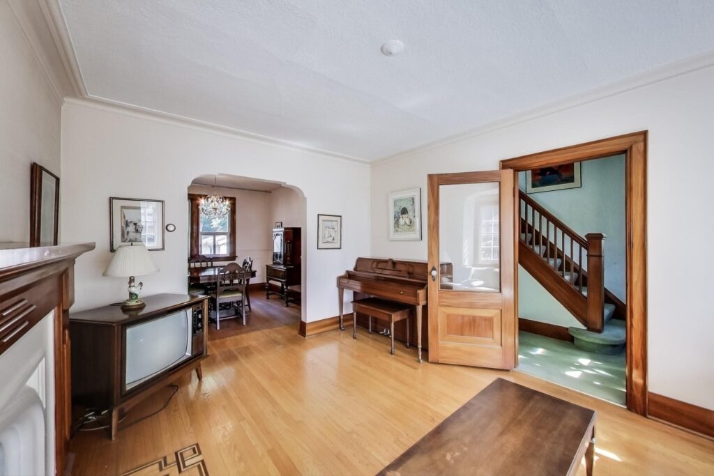 Photo of 138 Airdrie Road