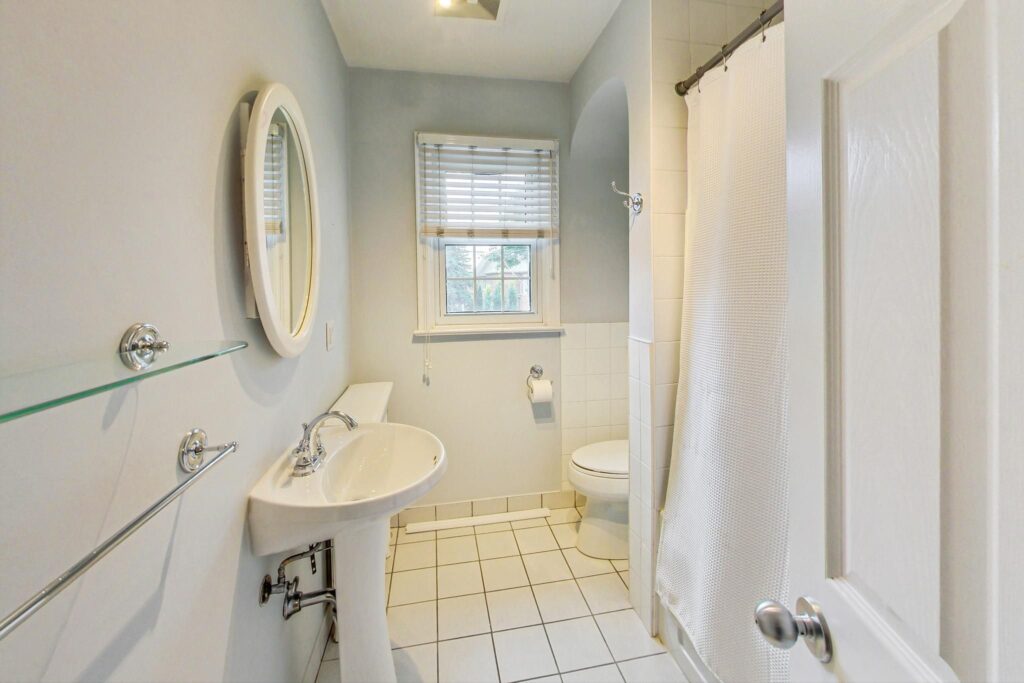 Photo of 2 Divadale Dr