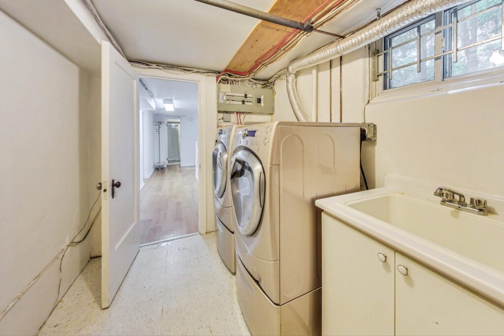 Photo of 2 Divadale Dr