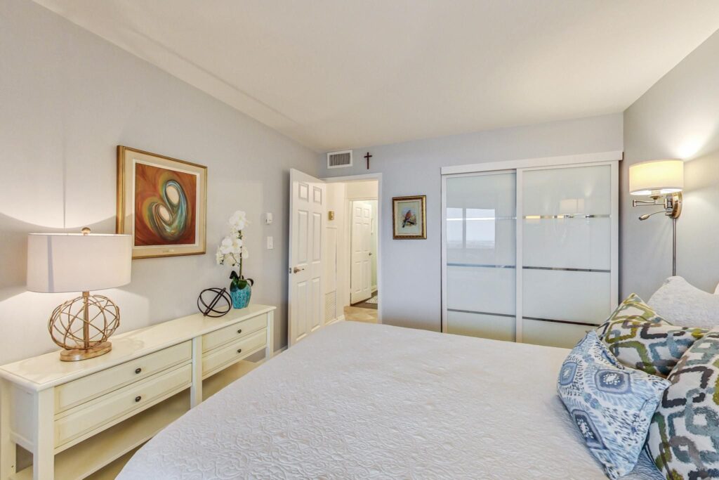 Photo of 2000 Islington Avenue, Unit 909