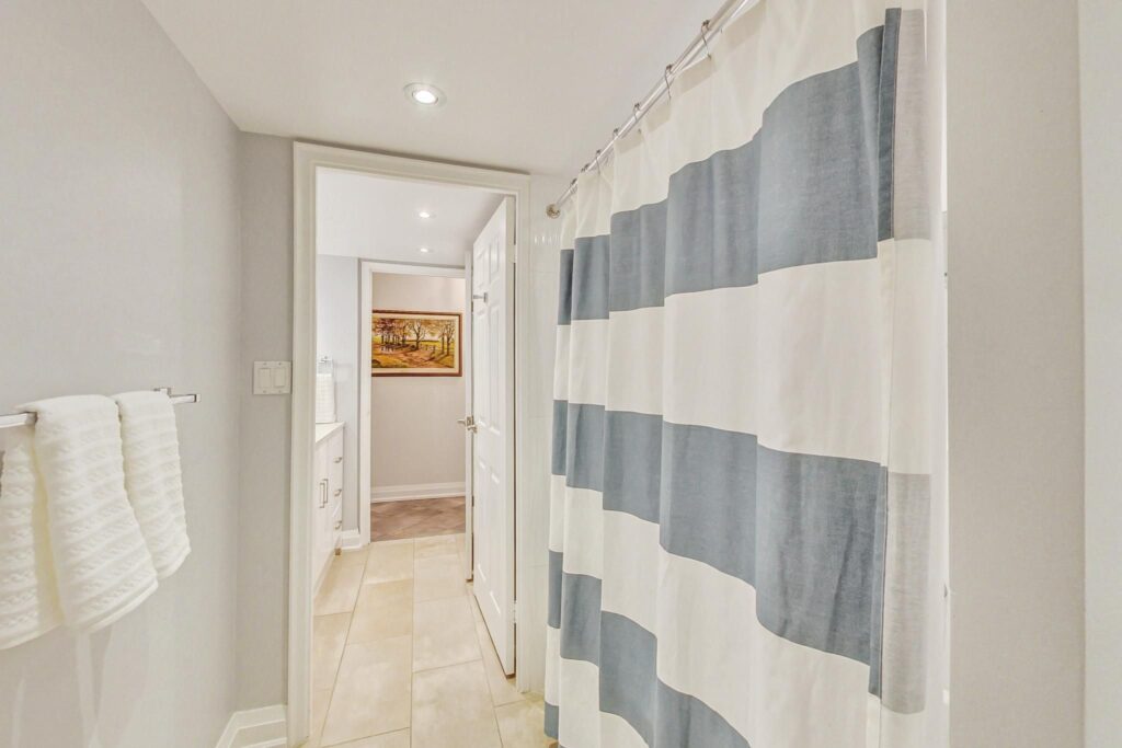 Photo of 2000 Islington Avenue, Unit 909