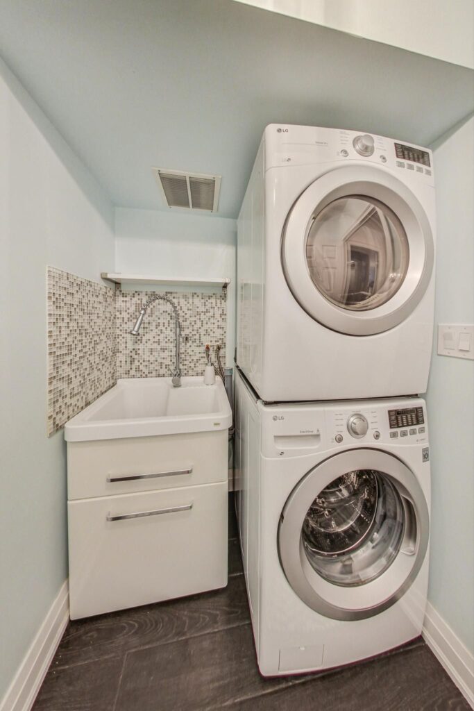 Photo of 2000 Islington Avenue, Unit 909