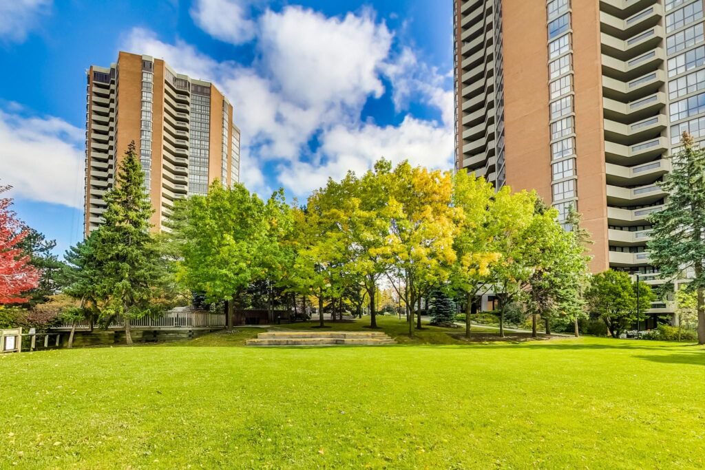 Photo of 2000 Islington Avenue, Unit 909