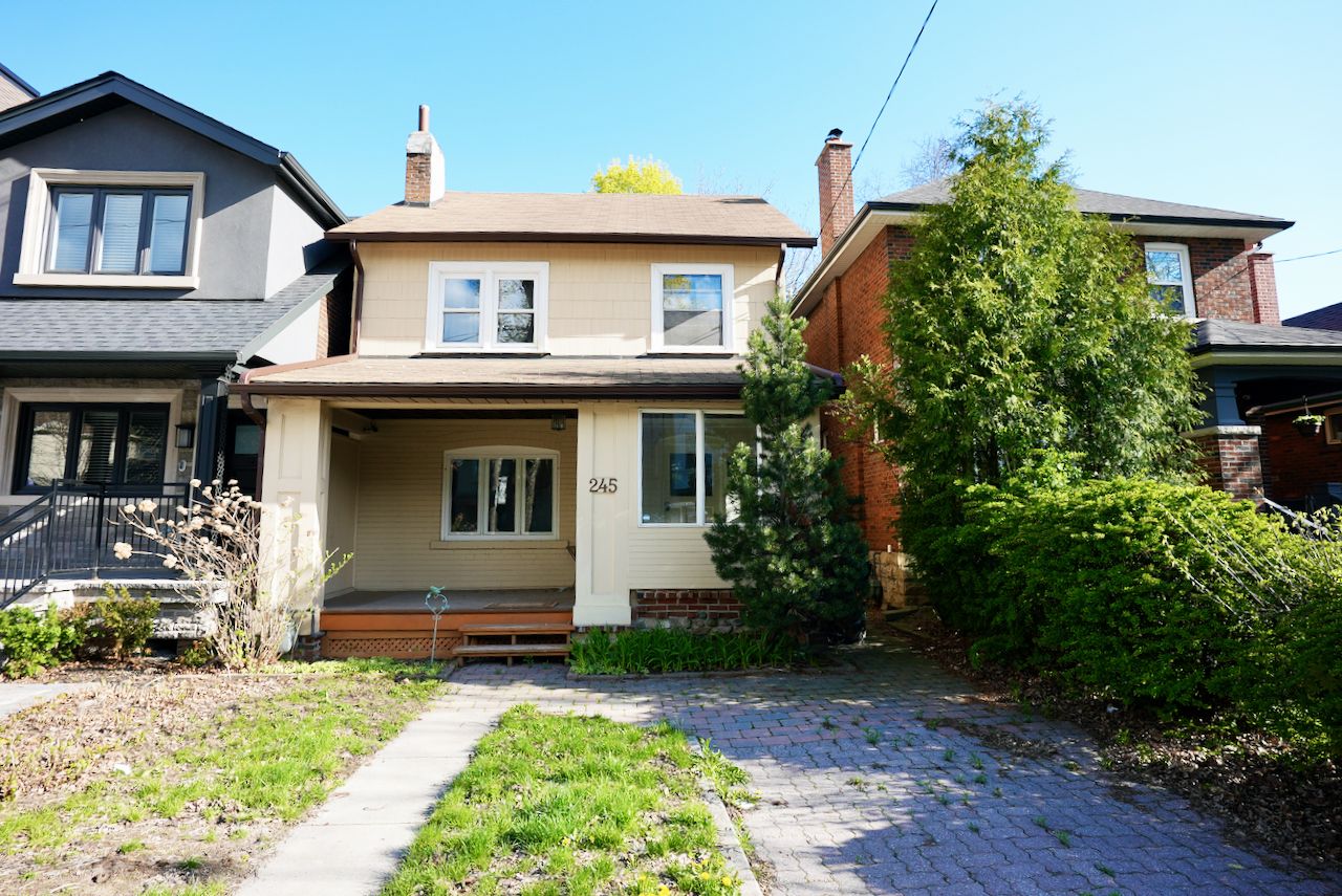 Photo of 245 Manor Road East