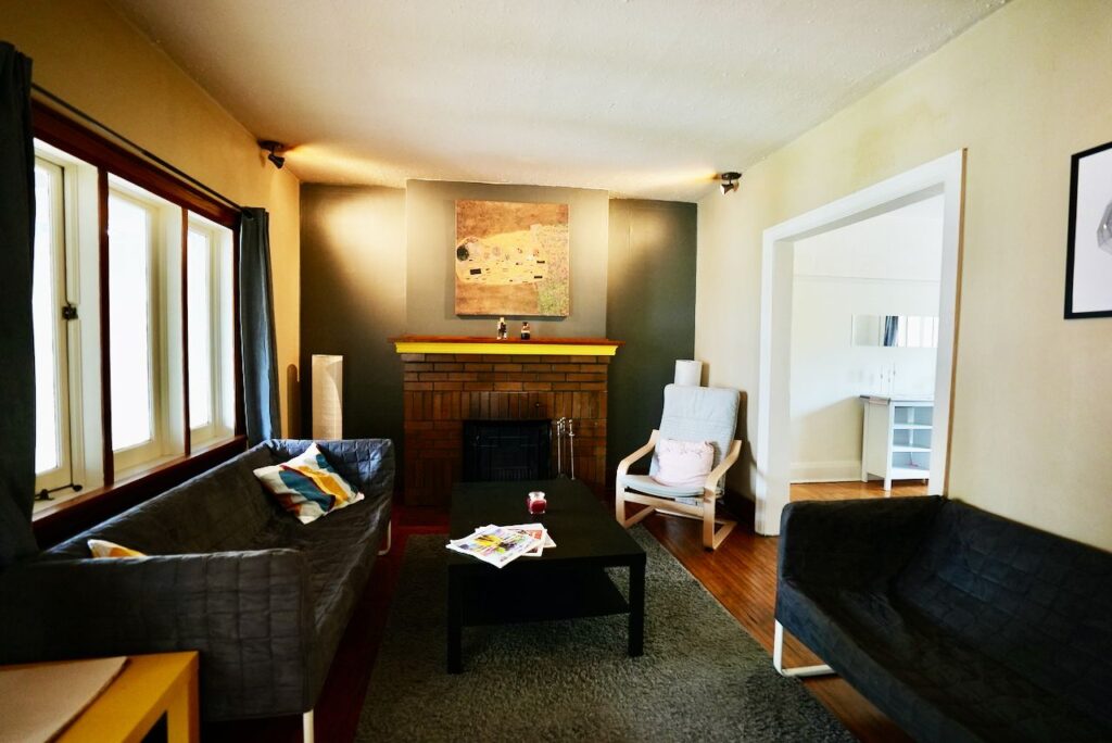 Photo of 245 Manor Road East