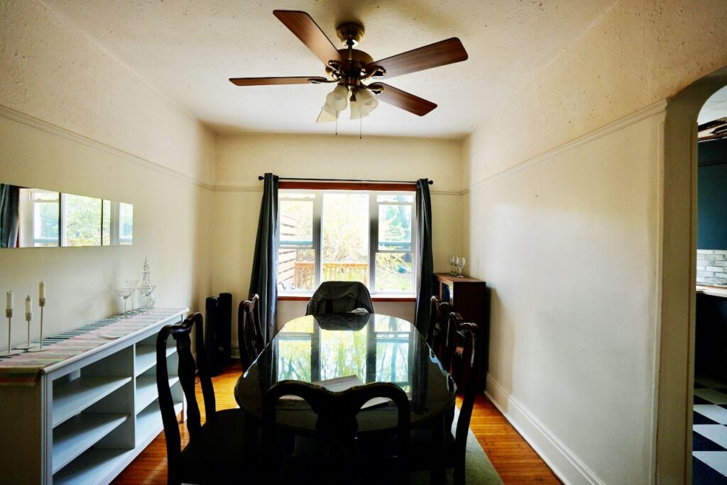 Photo of 245 Manor Road East