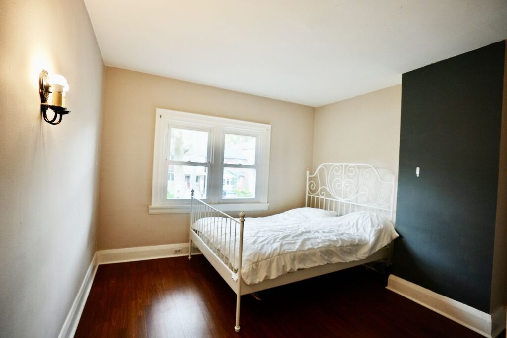 Photo of 245 Manor Road East