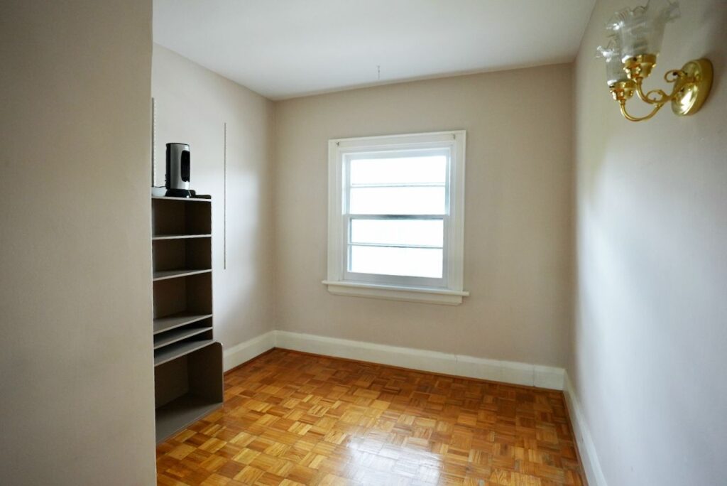 Photo of 245 Manor Road East