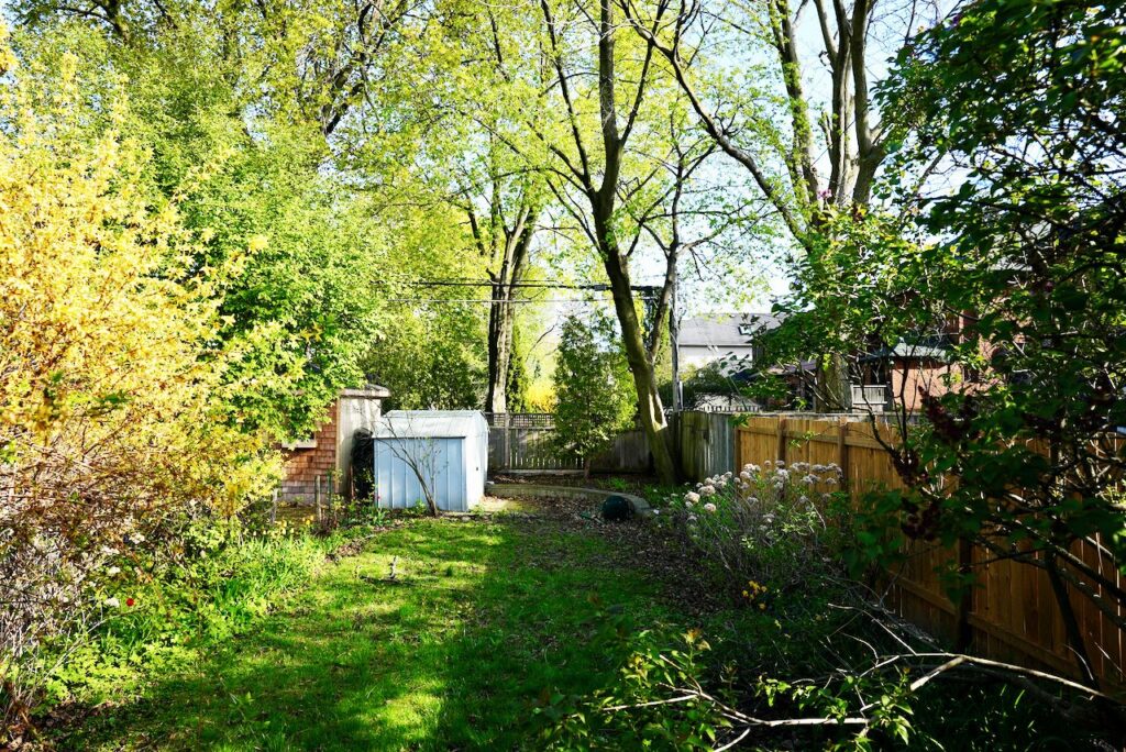 Photo of 245 Manor Road East