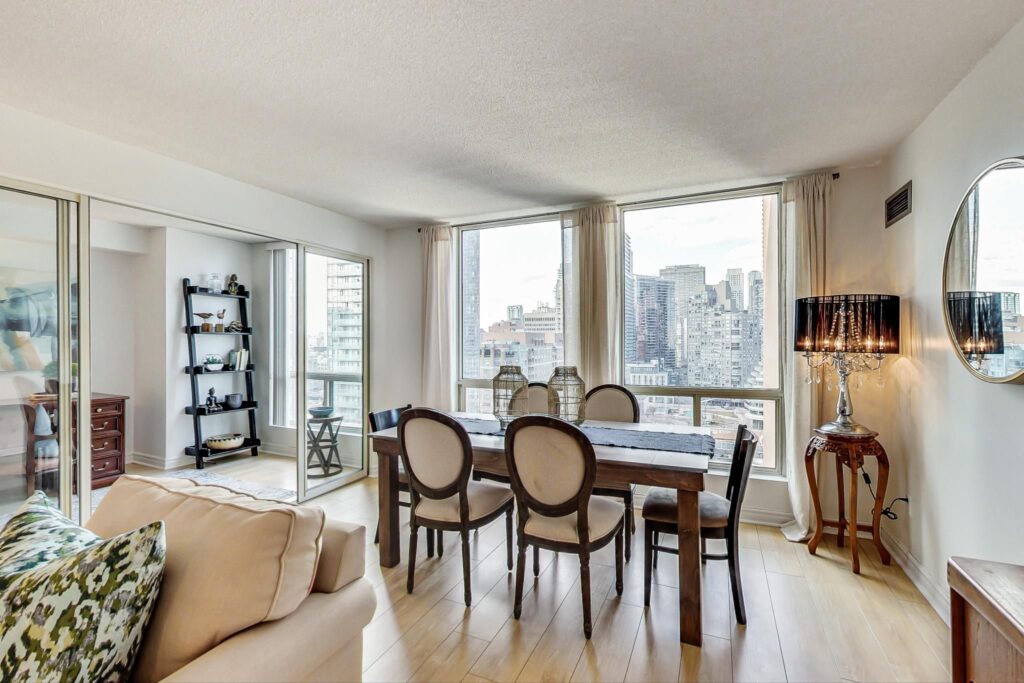 Photo of 25 Grenville Street Suite 1908