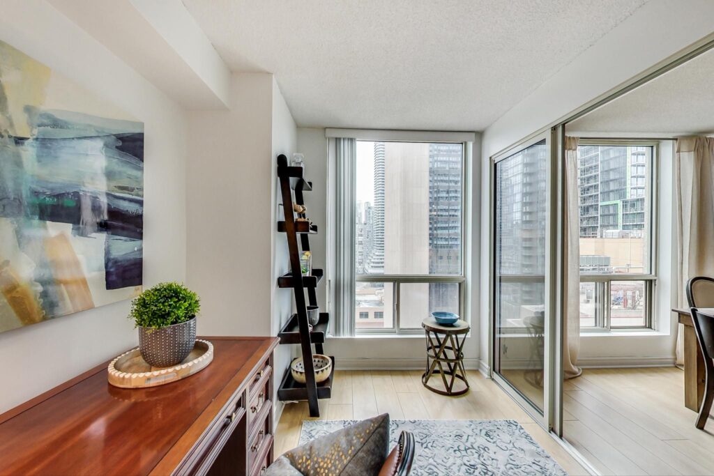 Photo of 25 Grenville Street Suite 1908