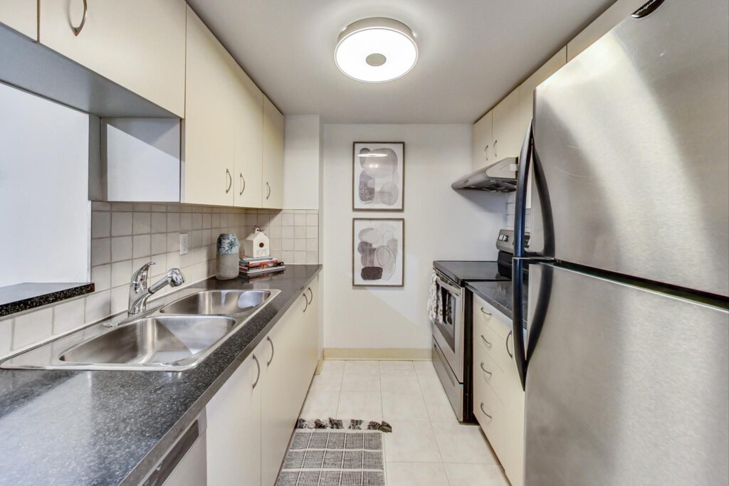 Photo of 25 Grenville Street Suite 1908