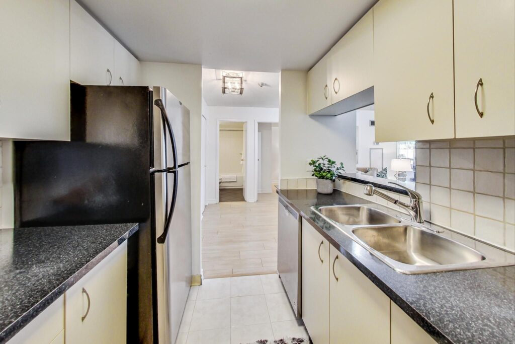 Photo of 25 Grenville Street Suite 1908