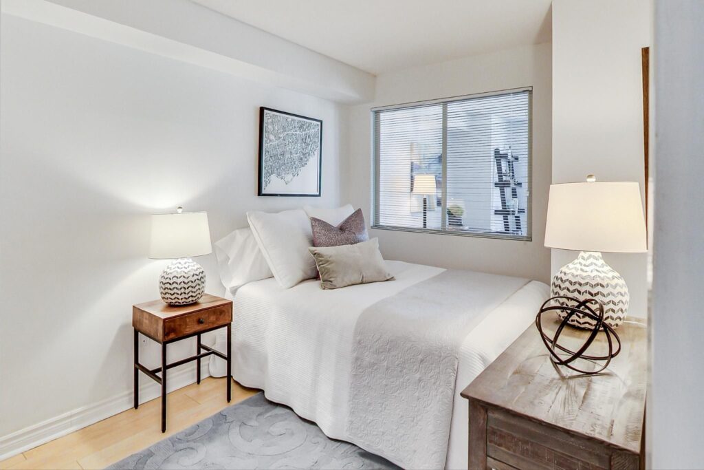 Photo of 25 Grenville Street Suite 1908
