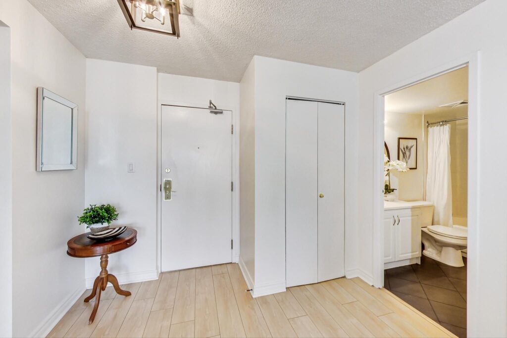 Photo of 25 Grenville Street Suite 1908