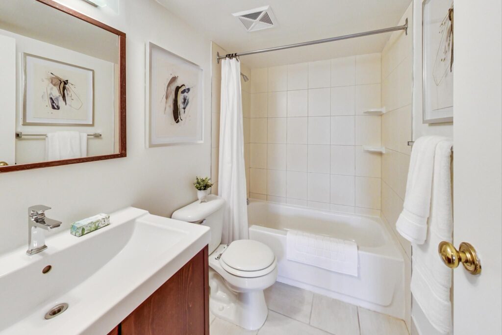 Photo of 25 Grenville Street Suite 1908