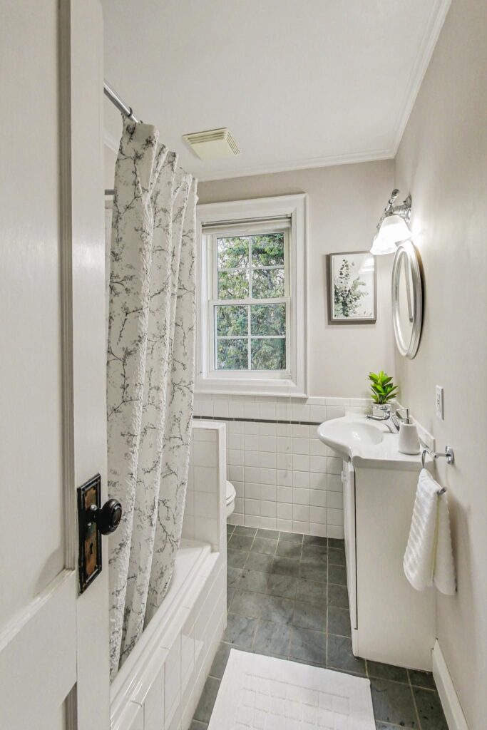 Photo of 274 Belsize Dr