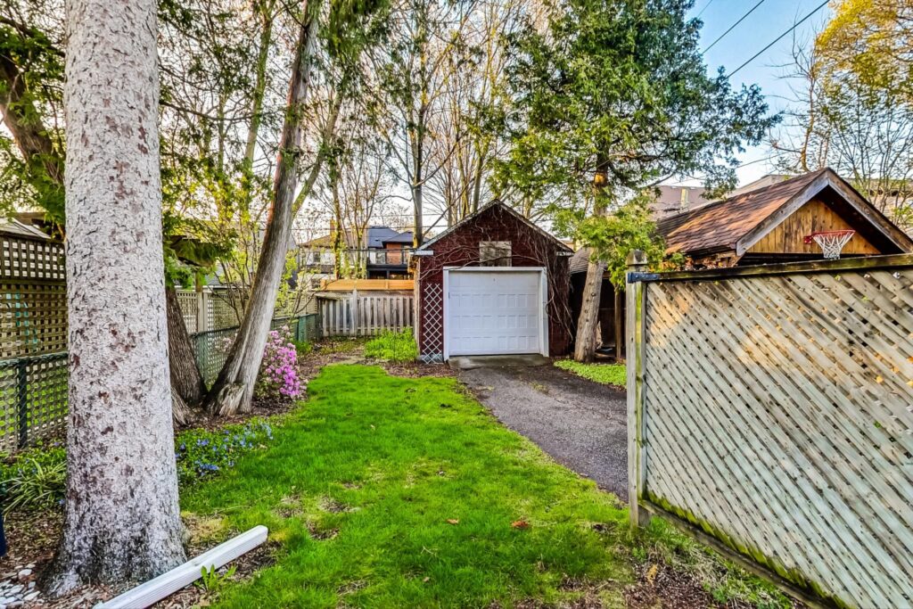 Photo of 274 Belsize Dr
