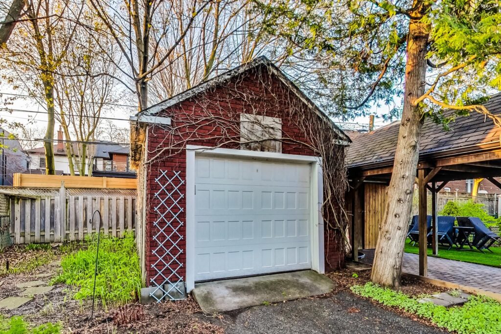 Photo of 274 Belsize Dr