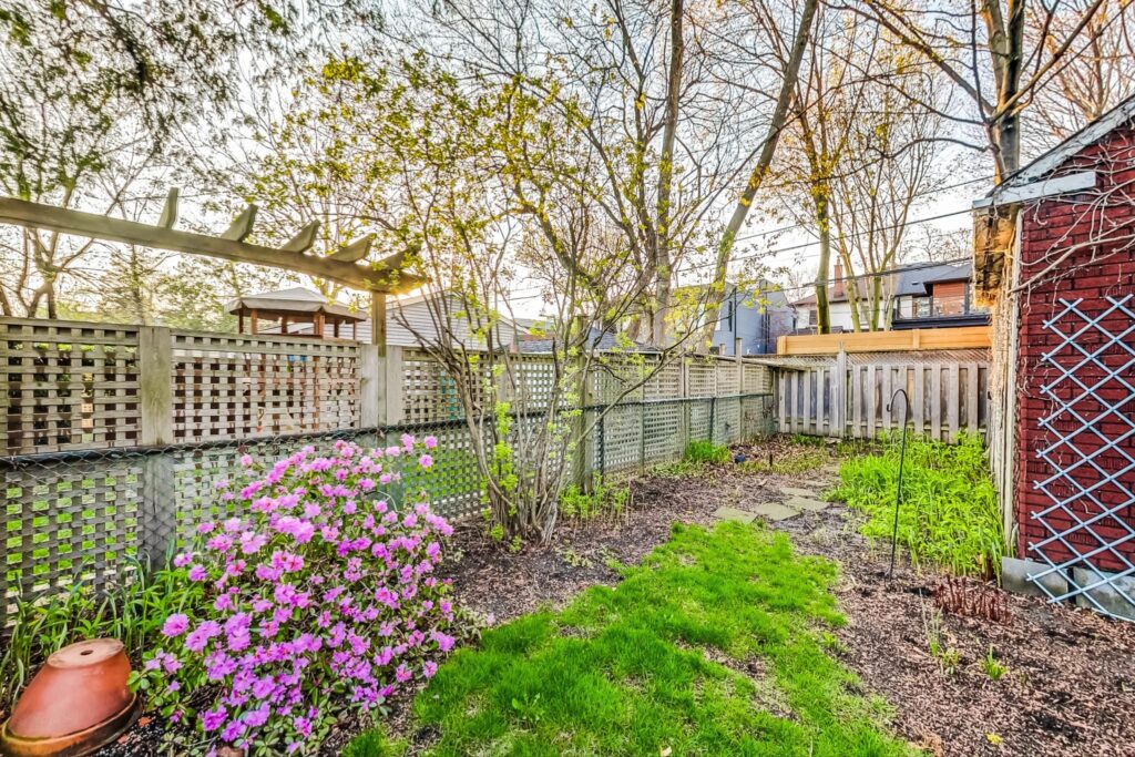 Photo of 274 Belsize Dr