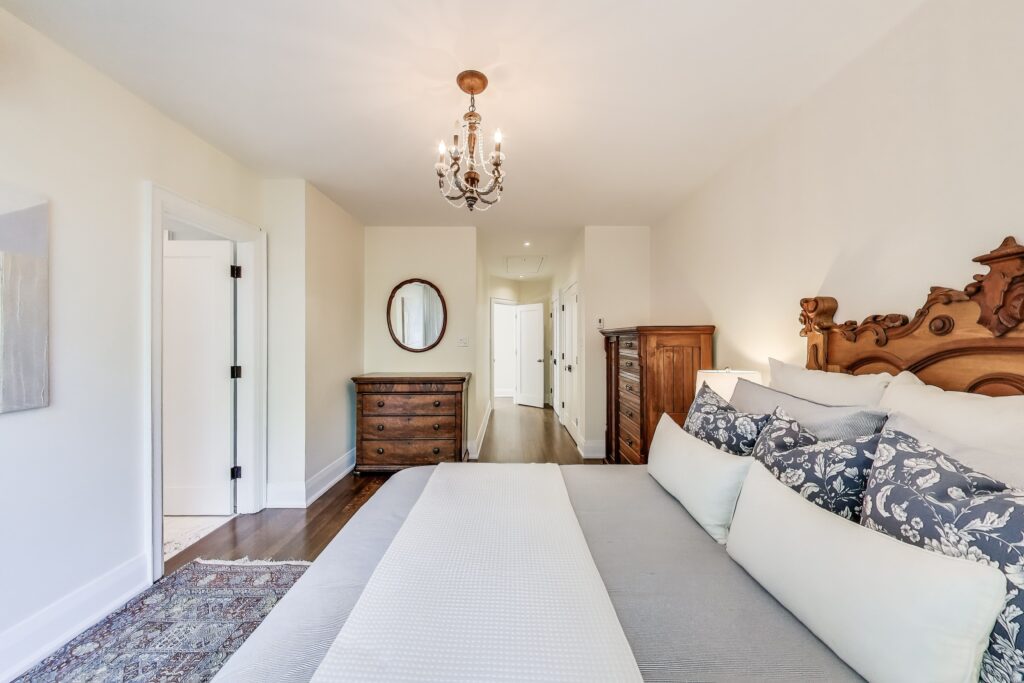 Photo of 275 Fairlawn Avenue
