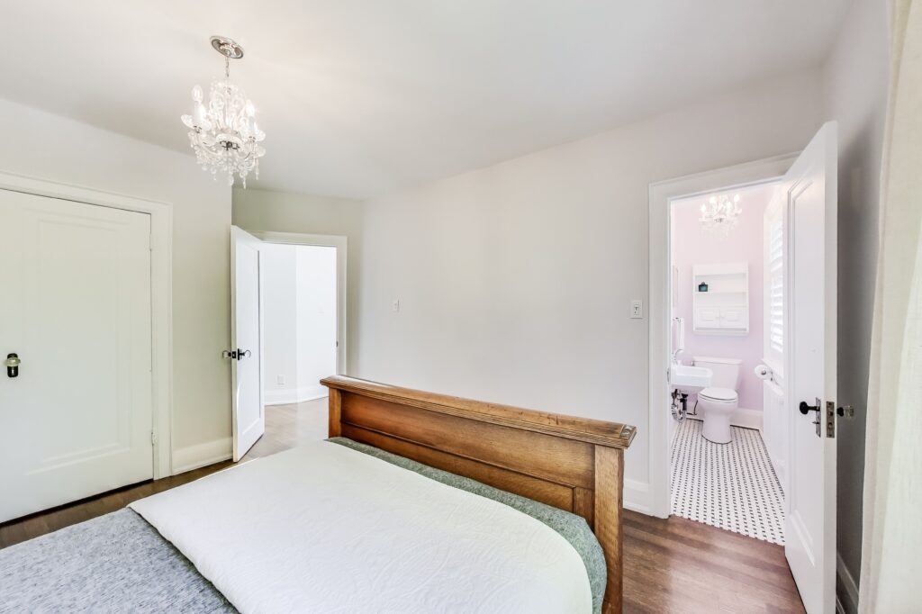 Photo of 275 Fairlawn Avenue
