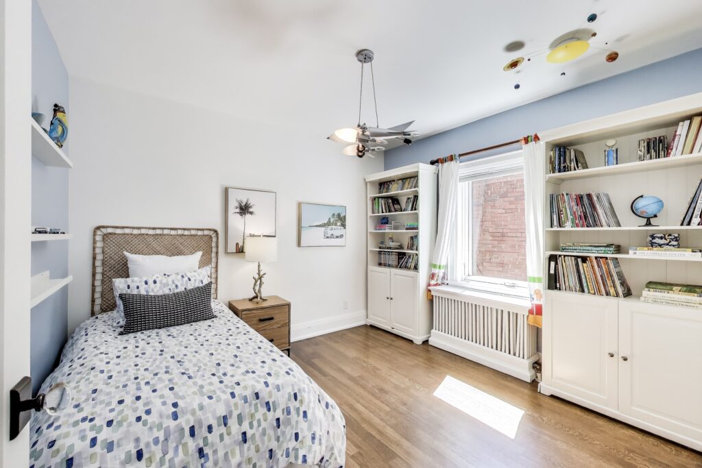 Photo of 275 Fairlawn Avenue