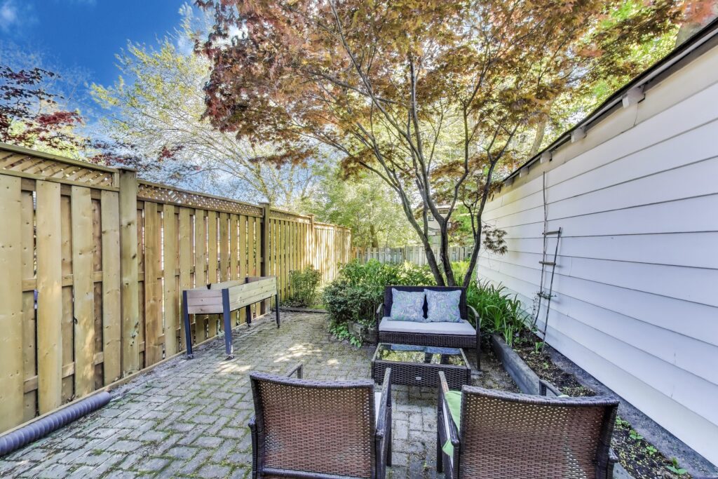 Photo of 275 Fairlawn Avenue