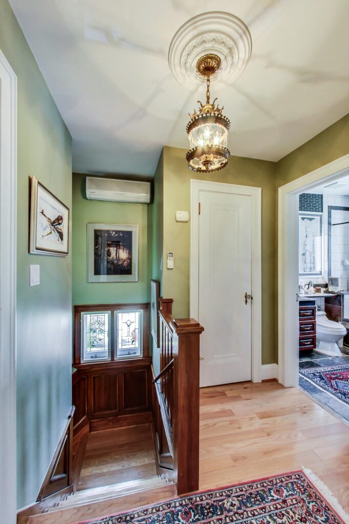 Photo of 278 Chaplin Crescent