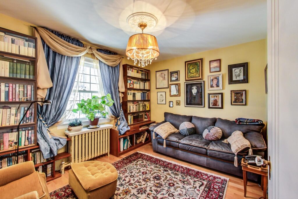 Photo of 278 Chaplin Crescent