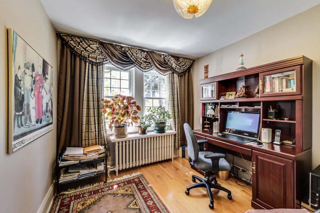 Photo of 278 Chaplin Crescent