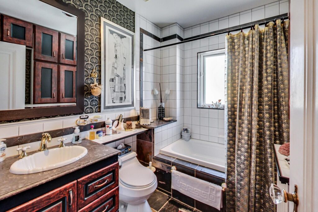 Photo of 278 Chaplin Crescent