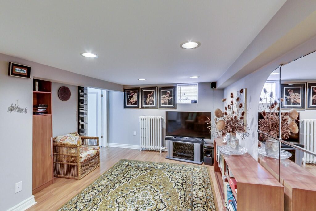 Photo of 278 Chaplin Crescent