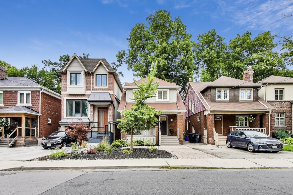 Photo of 300 Manor Road East