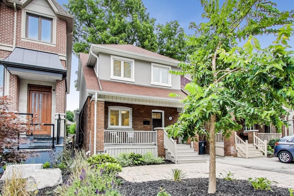 Photo of 300 Manor Road East