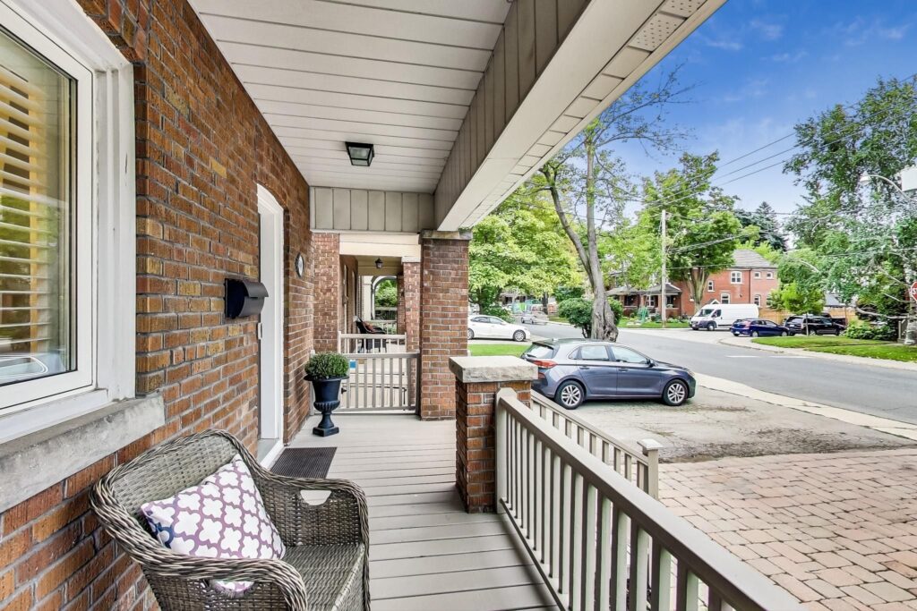 Photo of 300 Manor Road East