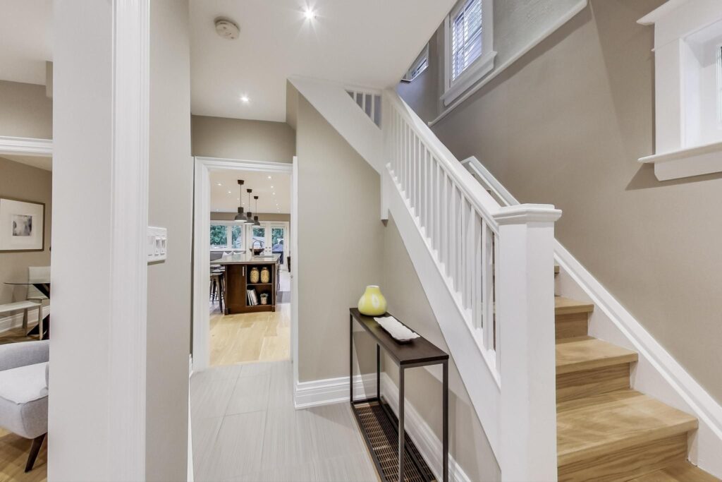 Photo of 300 Manor Road East