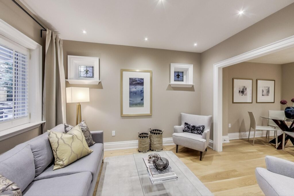 Photo of 300 Manor Road East