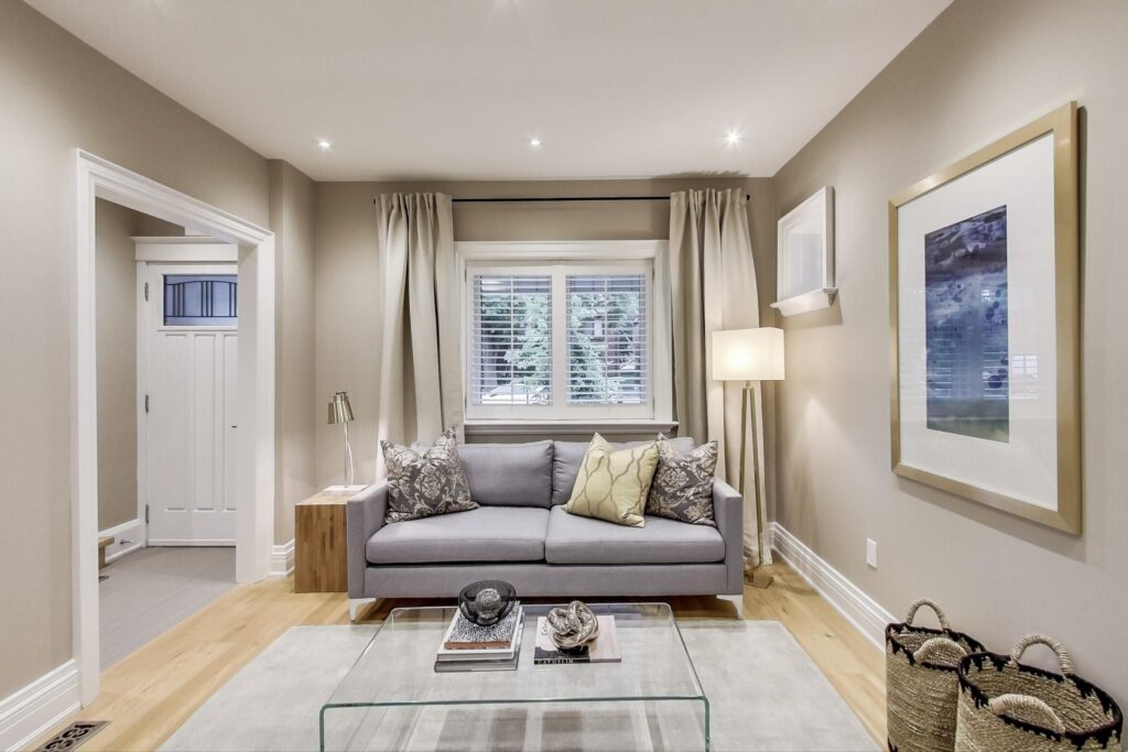 Photo of 300 Manor Road East