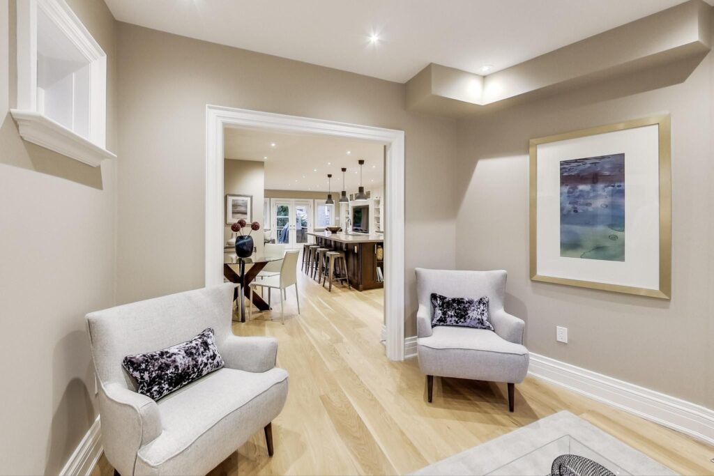 Photo of 300 Manor Road East