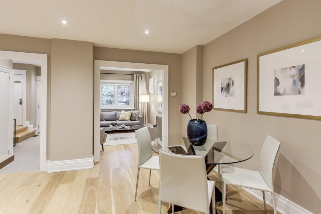 Photo of 300 Manor Road East