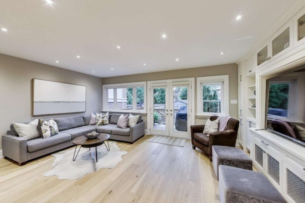 Photo of 300 Manor Road East