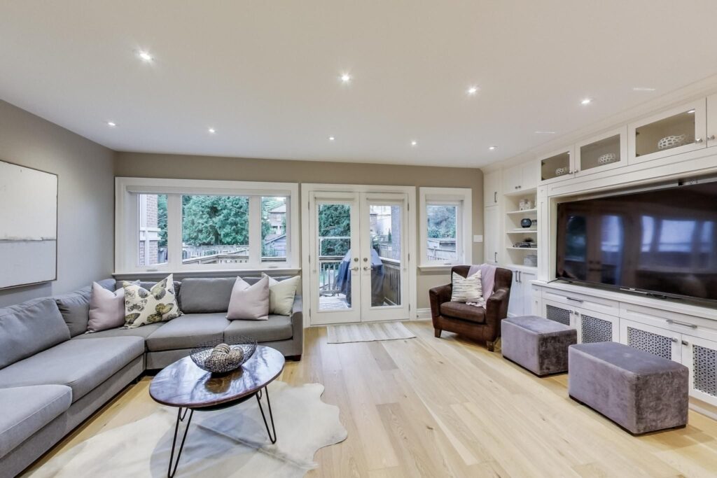 Photo of 300 Manor Road East