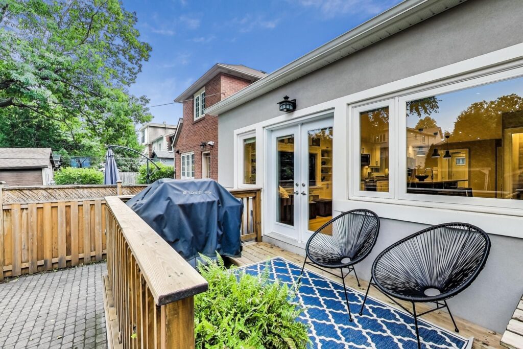 Photo of 300 Manor Road East