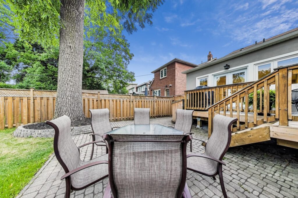 Photo of 300 Manor Road East