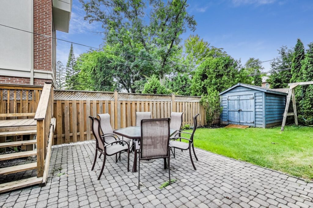 Photo of 300 Manor Road East