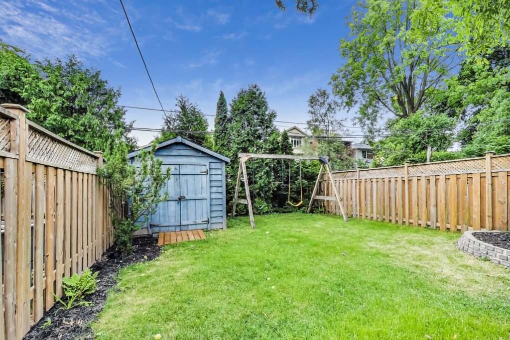 Photo of 300 Manor Road East