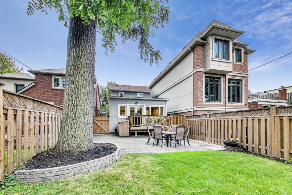 Photo of 300 Manor Road East