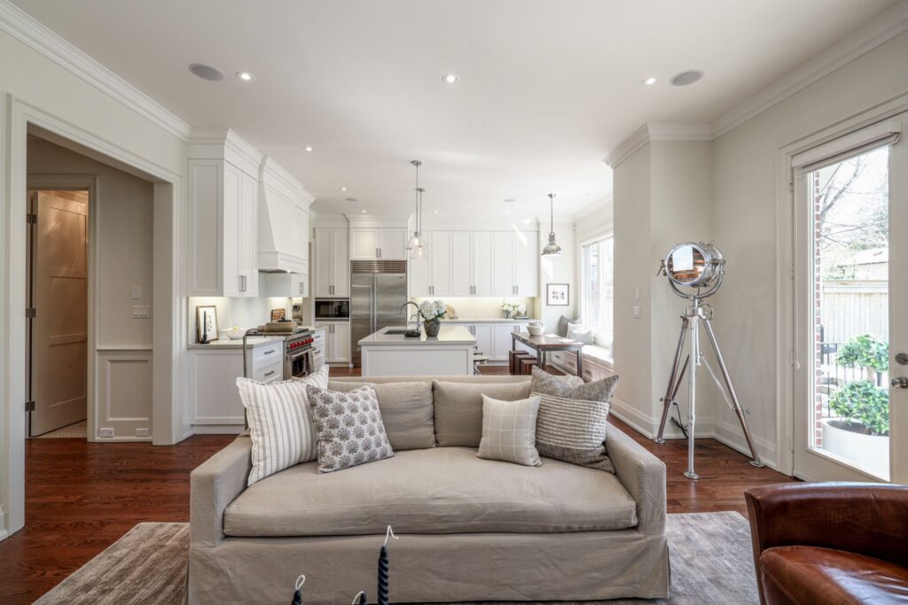 Photo of 344 Bessborough Dr
