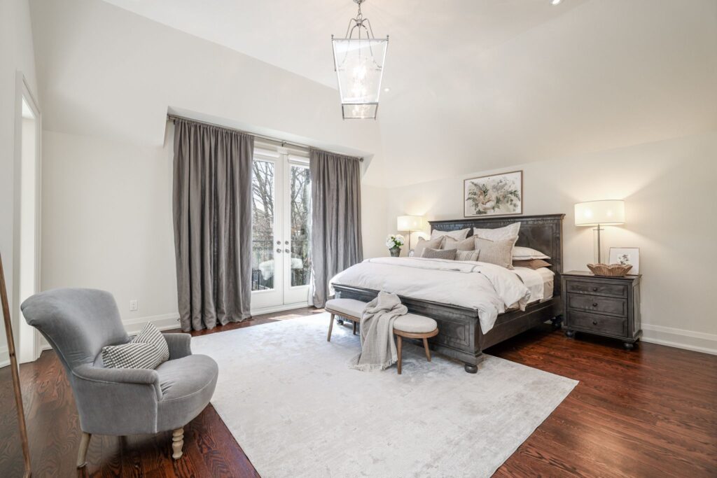 Photo of 344 Bessborough Dr